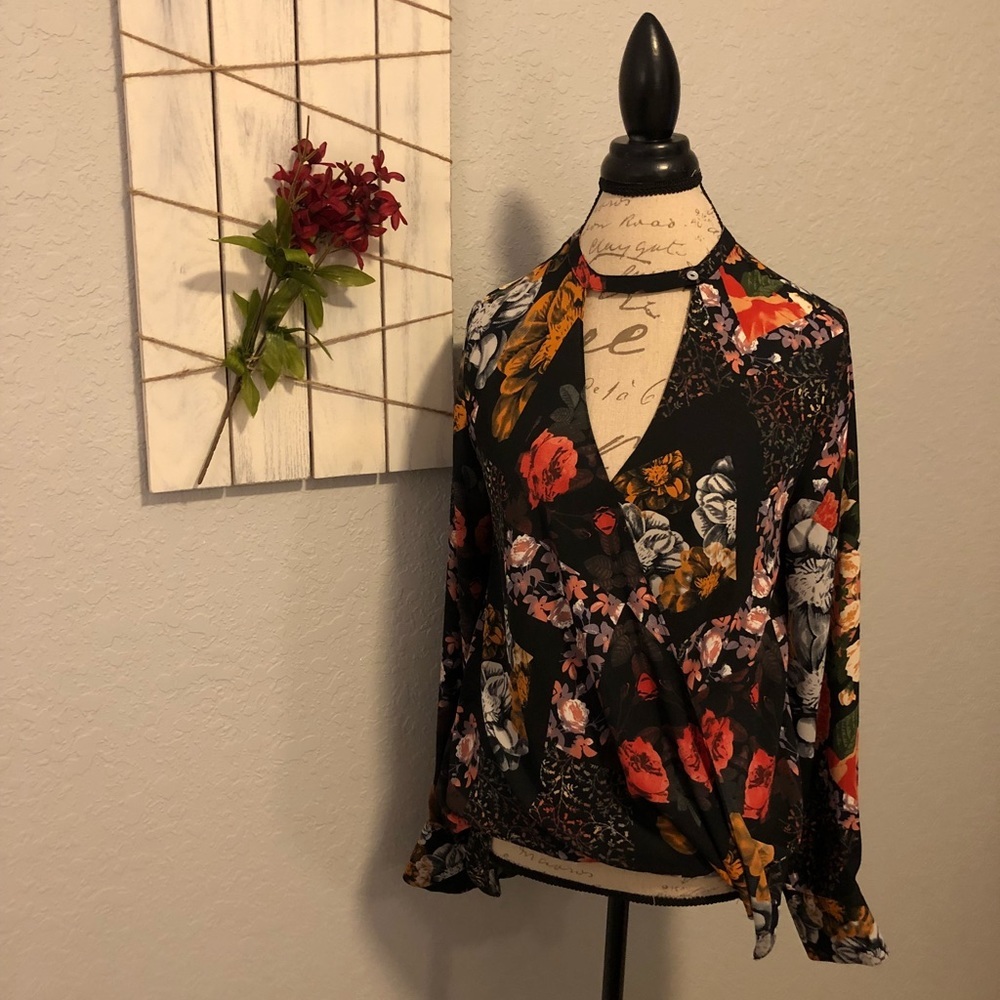 1[Olivaceous] New! Floral choker blouse